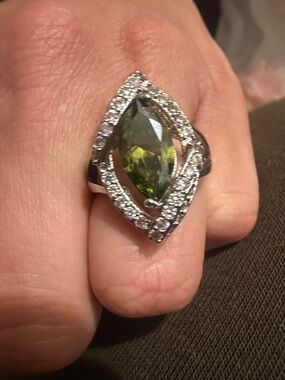 925 Silver Ring with Peridot Marquise Gem and Pavé Accents Sz7